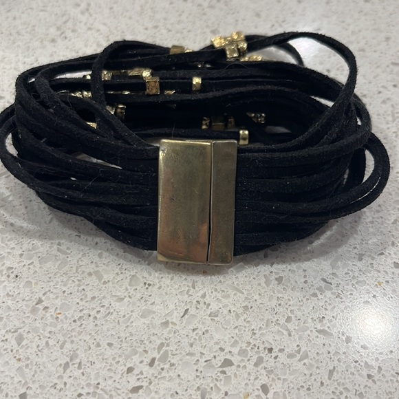 Set of 6 bracelets.  Silver, blue, green, black, gold.  Pretty accessories! - Picture 4 of 11